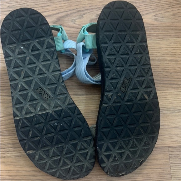 Teva woman’s size 10 - Picture 4 of 4